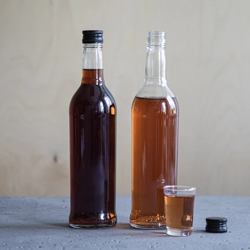 500 ml lieknas butelis su juodu užsukamu kamšteliu, degtinei, 6 vnt. - 9