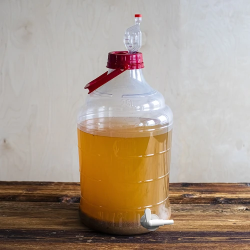 Demijonas 15 l su rankena ir kraneliu - 16