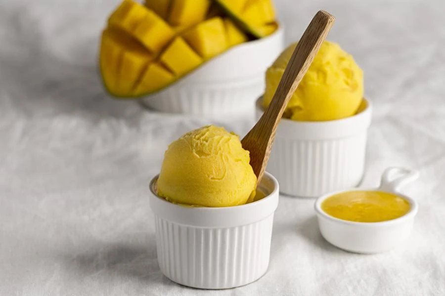 Gaivinantis mango sorbetas – natūralus, lengvas ir kupinas skonio!